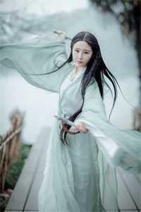 阳光洒在花瓣上现代诗